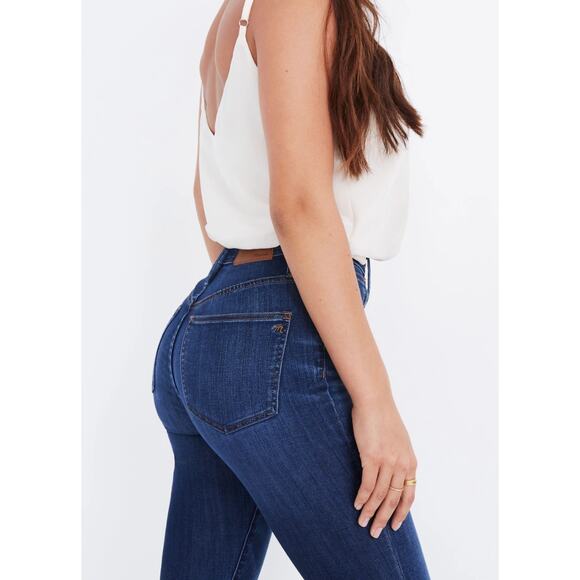 MADEWELL Curvy High-Rise Skinny Jeans in Danny Wash: TENCEL™ Denim // 27 - Picture 3 of 13